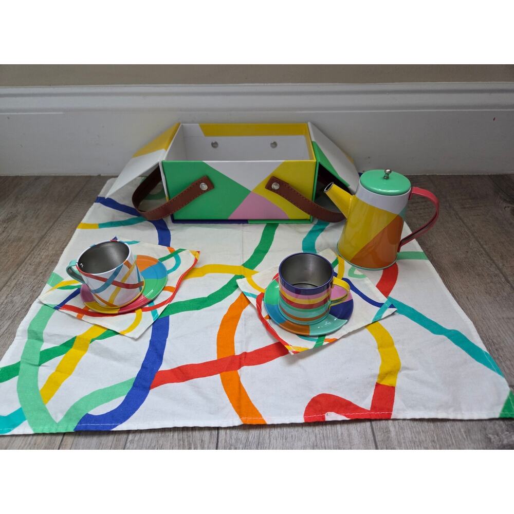 Lovevery Pinkies Up Picnic Set Tea Set